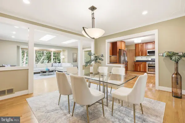 8226 WEST BEACH DR NW, Washington, DC 20012