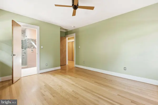 8226 WEST BEACH DR NW, Washington, DC 20012