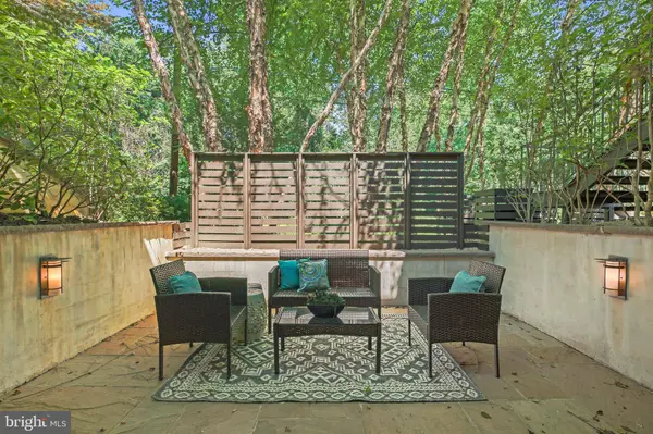 8226 WEST BEACH DR NW, Washington, DC 20012