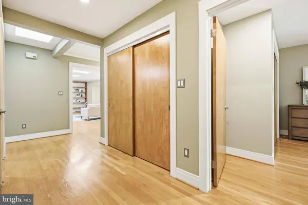 8226 WEST BEACH DR NW, Washington, DC 20012