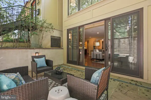 8226 WEST BEACH DR NW, Washington, DC 20012