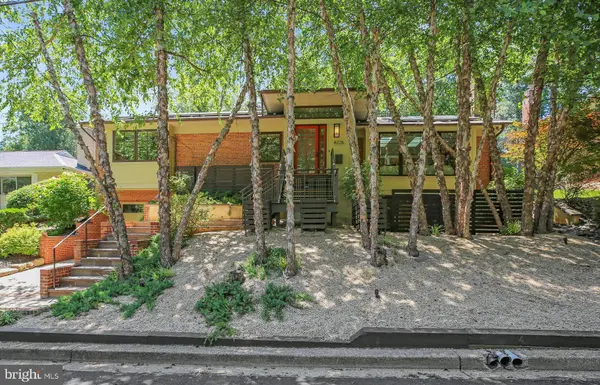 8226 WEST BEACH DR NW, Washington, DC 20012