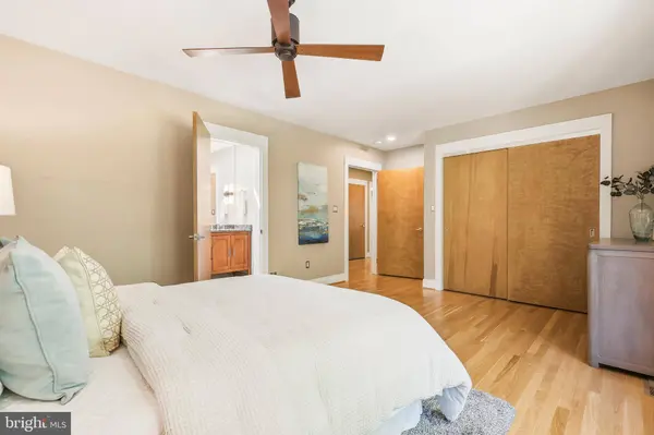 8226 WEST BEACH DR NW, Washington, DC 20012