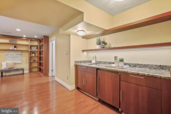 8226 WEST BEACH DR NW, Washington, DC 20012