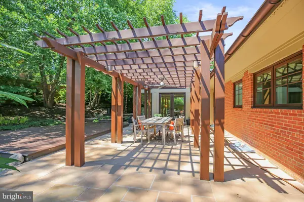 8226 WEST BEACH DR NW, Washington, DC 20012