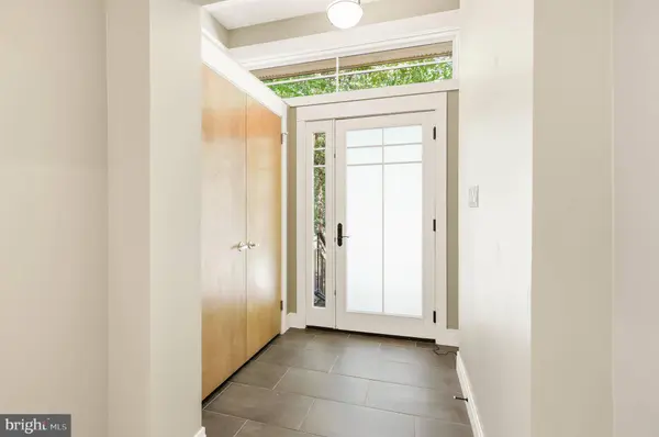 8226 WEST BEACH DR NW, Washington, DC 20012