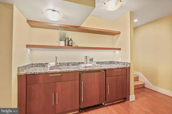 8226 WEST BEACH DR NW, Washington, DC 20012