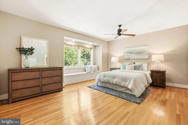 8226 WEST BEACH DR NW, Washington, DC 20012