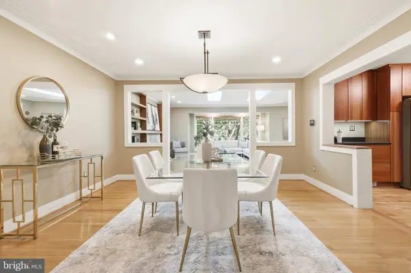 8226 WEST BEACH DR NW, Washington, DC 20012