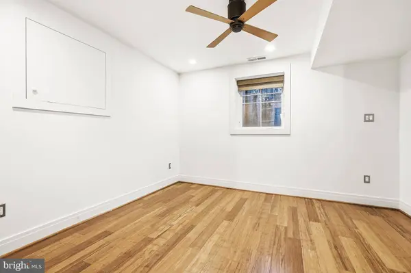 8226 WEST BEACH DR NW, Washington, DC 20012
