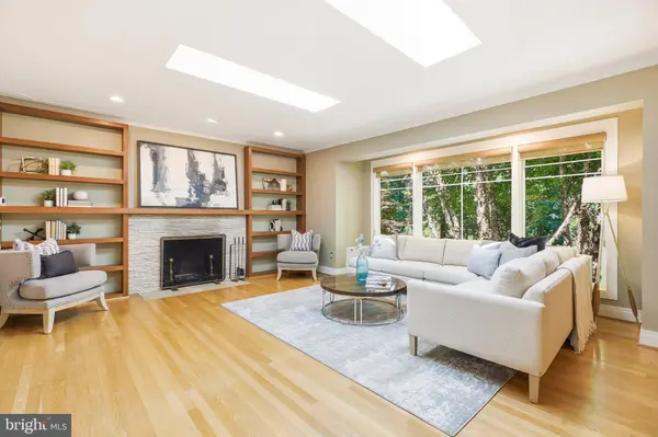 8226 WEST BEACH DR NW, Washington, DC 20012