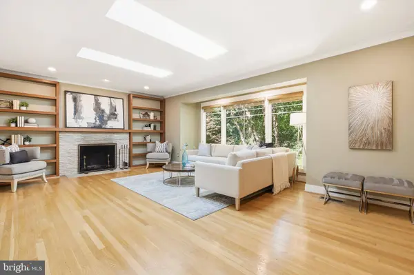 8226 WEST BEACH DR NW, Washington, DC 20012