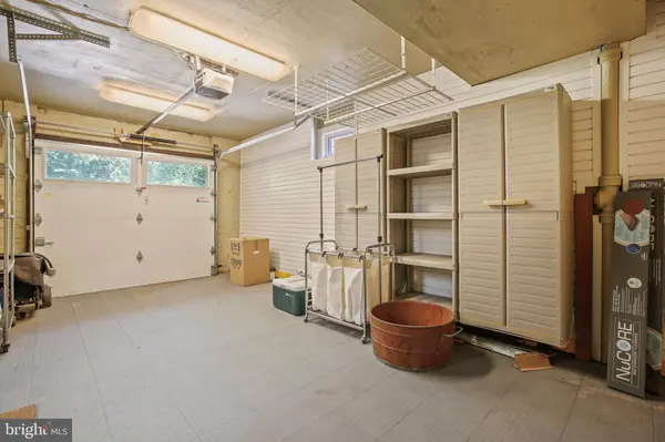8226 WEST BEACH DR NW, Washington, DC 20012