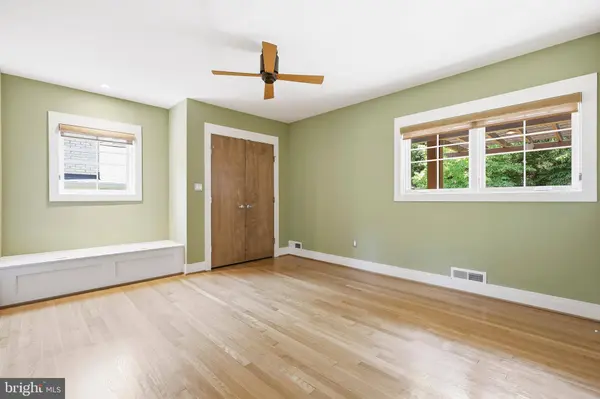 8226 WEST BEACH DR NW, Washington, DC 20012
