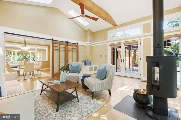 8226 WEST BEACH DR NW, Washington, DC 20012