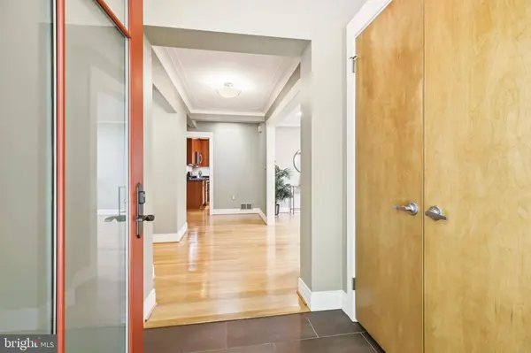 8226 WEST BEACH DR NW, Washington, DC 20012