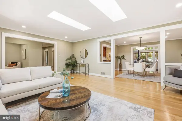 8226 WEST BEACH DR NW, Washington, DC 20012