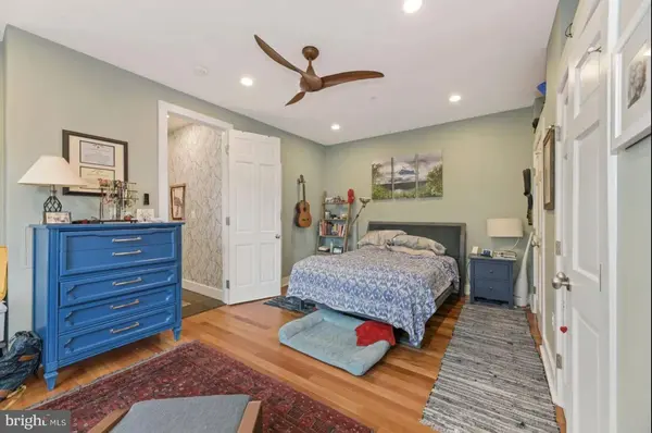 915 3RD ST NE, Washington, DC 20002