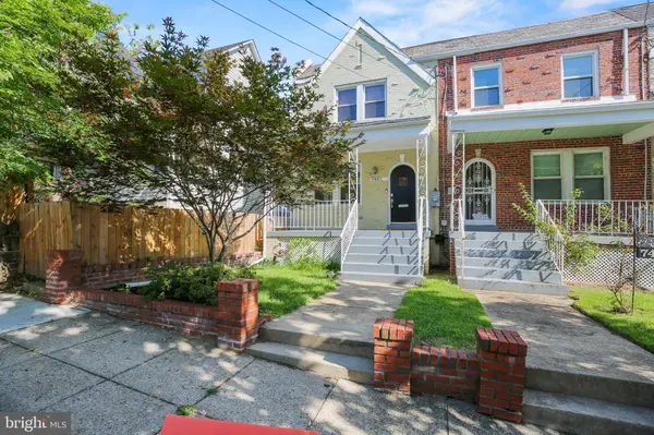 743 MADISON ST NW