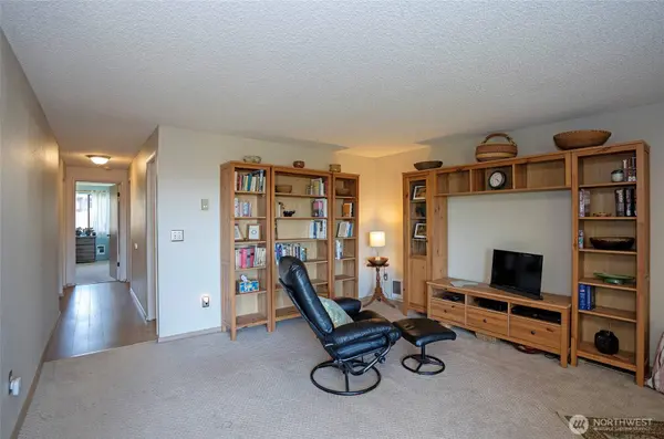 7317 N Skyview #L203, Tacoma, WA 98406