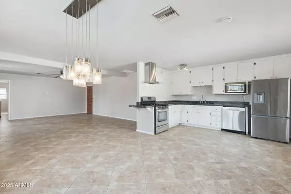 8301 E INDIANOLA Avenue, Scottsdale, AZ 85251