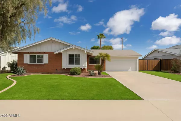 8301 E INDIANOLA Avenue, Scottsdale, AZ 85251