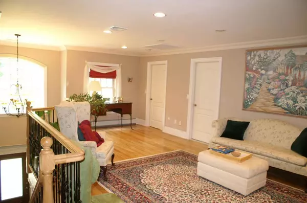 34 E Munsell Ave, Linden City, NJ 07036