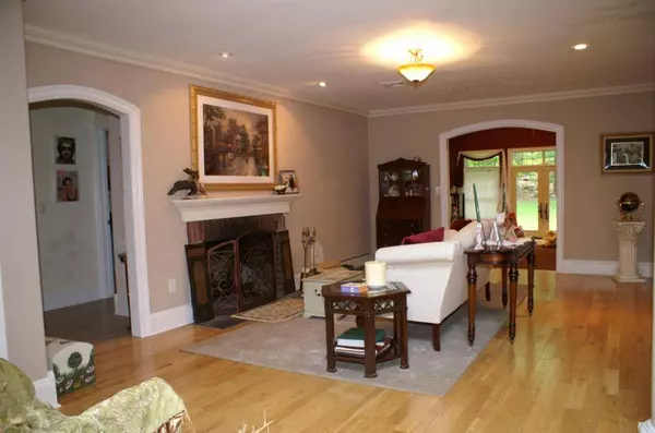 34 E Munsell Ave, Linden City, NJ 07036