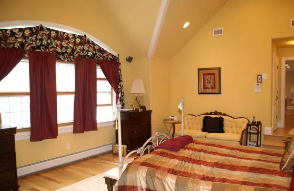 34 E Munsell Ave, Linden City, NJ 07036