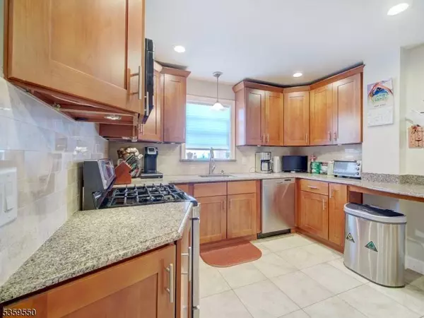 126 Bender Ave, Roselle Park Boro, NJ 07204