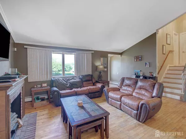 88 Albert DR, Sayreville, NJ 08859