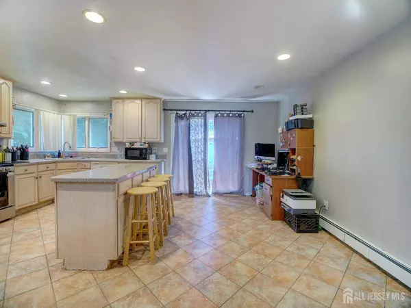 88 Albert DR, Sayreville, NJ 08859