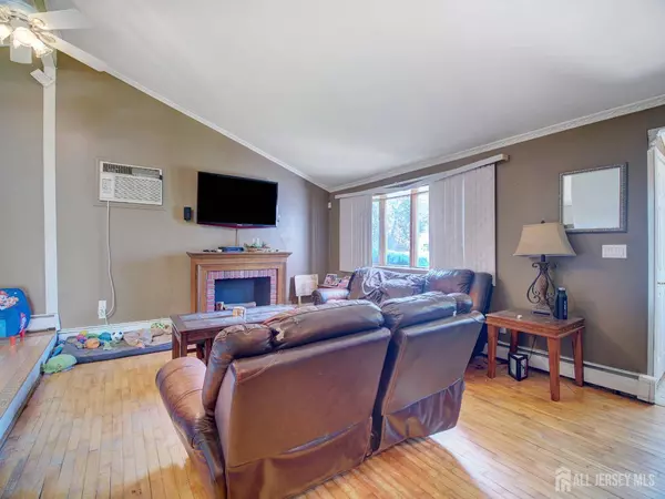 88 Albert DR, Sayreville, NJ 08859