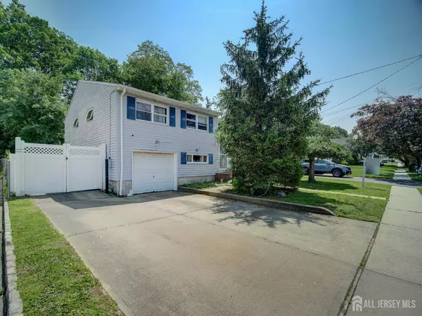 88 Albert DR, Sayreville, NJ 08859