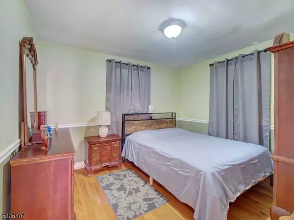 812 Washington Ave, Linden City, NJ 07036