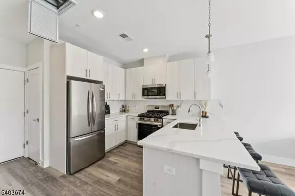 140 W Webster Ave #107, Roselle Park Boro, NJ 07204