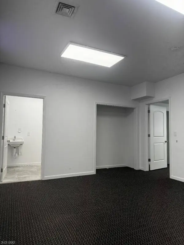 911 Elizabeth Ave, Elizabeth City, NJ 07201