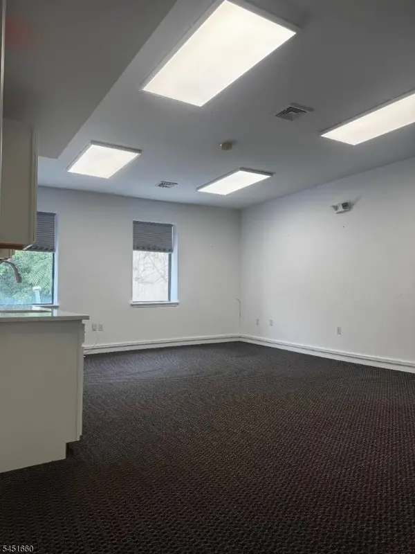 911 Elizabeth Ave, Elizabeth City, NJ 07201