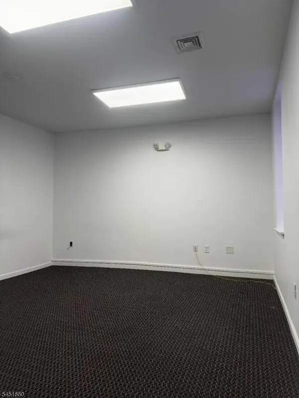 911 Elizabeth Ave, Elizabeth City, NJ 07201