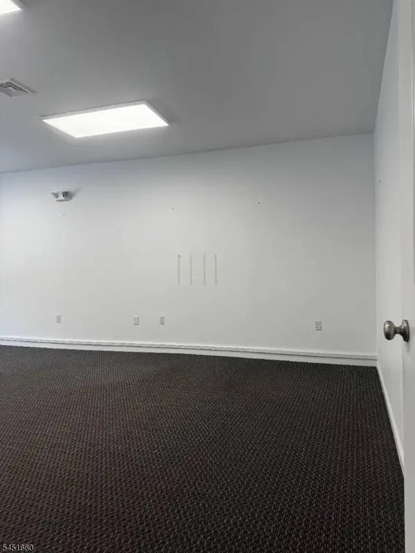 911 Elizabeth Ave, Elizabeth City, NJ 07201