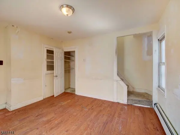220 William St, Rahway City, NJ 07065