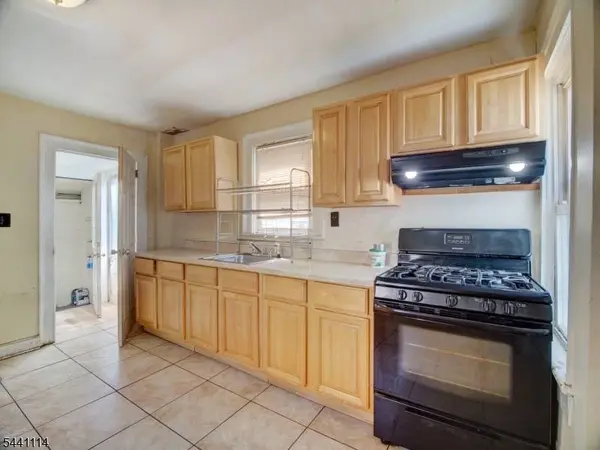 220 William St, Rahway City, NJ 07065