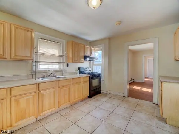 220 William St, Rahway City, NJ 07065