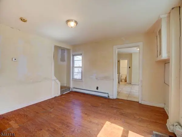 220 William St, Rahway City, NJ 07065