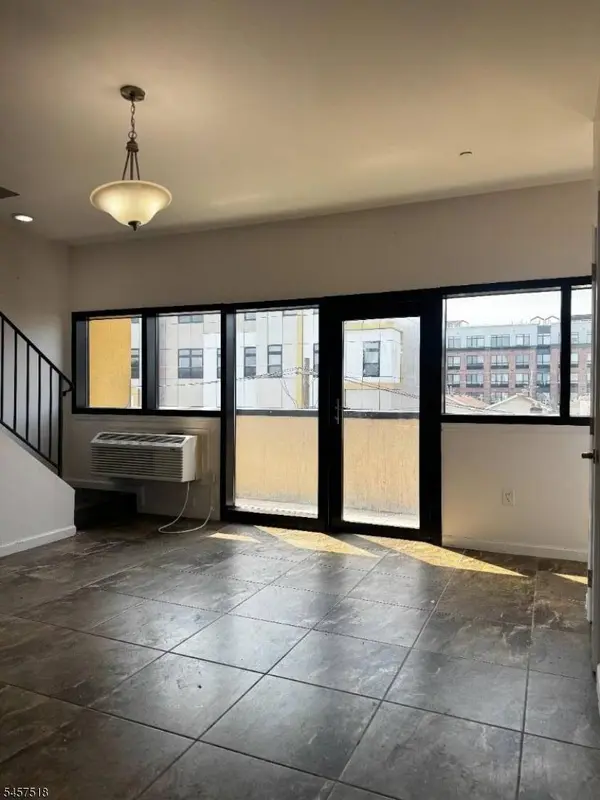 190 Culver Ave #306, Jersey City, NJ 07305