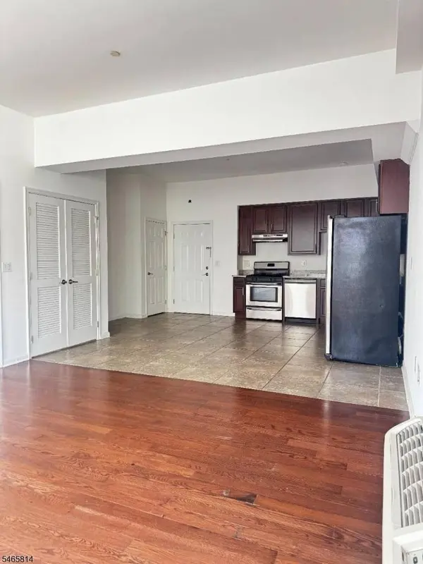 190 Culver Ave #103, Jersey City, NJ 07305