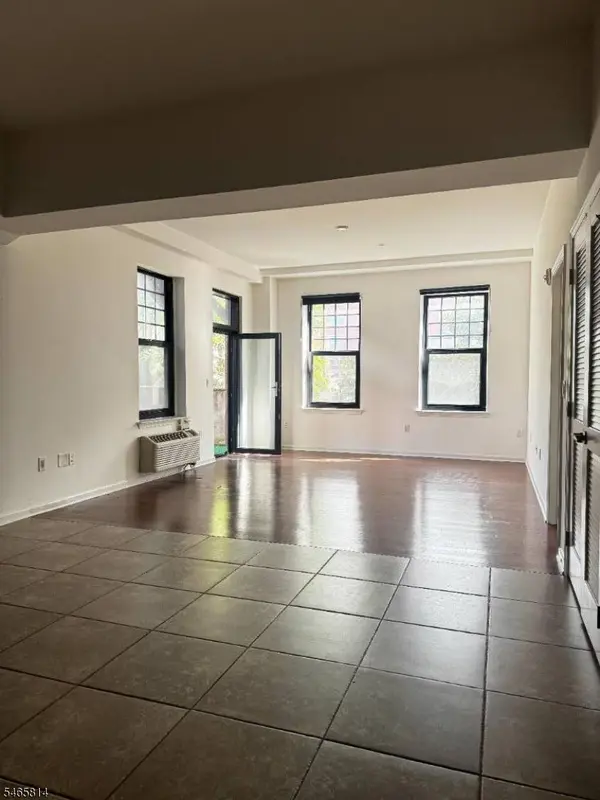 190 Culver Ave #103, Jersey City, NJ 07305