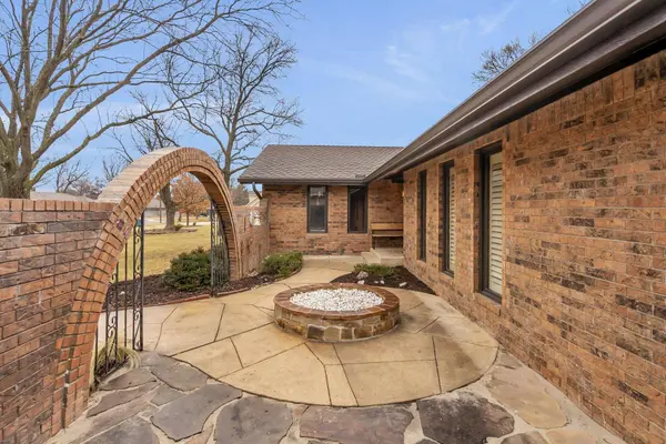 7822 E Killarney Pl, Wichita, KS 67206