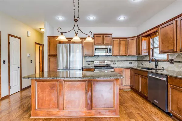 2136 E Brookstone St, Derby, KS 67037