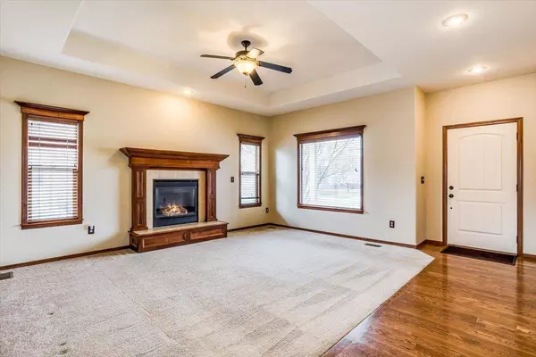 2136 E Brookstone St, Derby, KS 67037